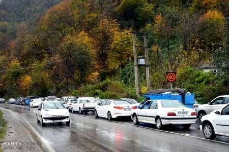 بارش پراکنده برف و حجم بالای تردد در جاده هراز