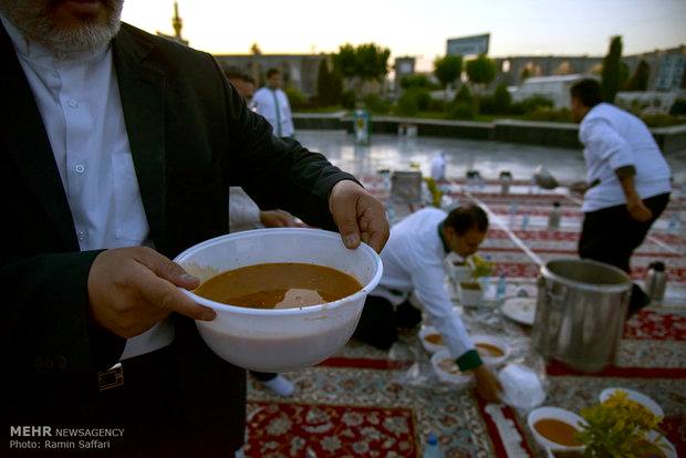 کمک به مستمندان را در ماه رمضان از یاد نبریم