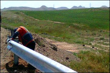 نگهداری راه‌های روستایی تربت‌جام ادامه دارد