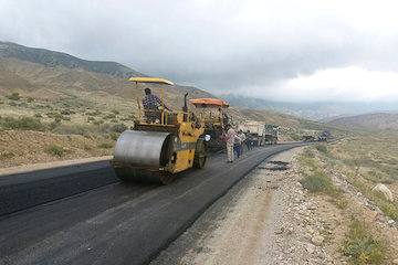 آغاز اجرای آسفالت بخش پایانی محور دشت به بیدک در شهرستان گرمه